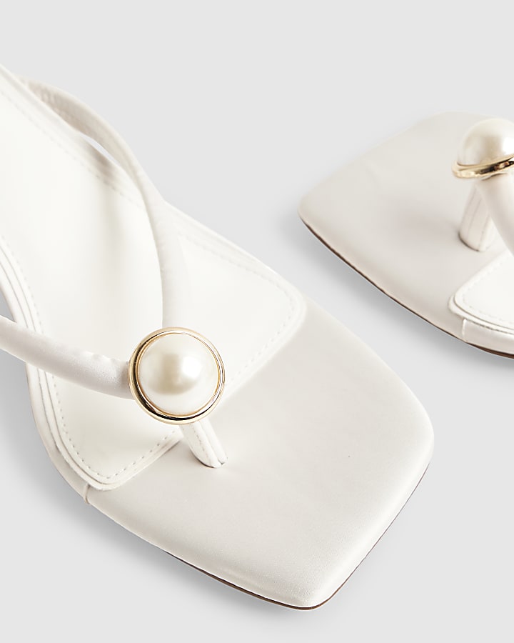 Cream Pearl Toe Thong Low heel Sandals
