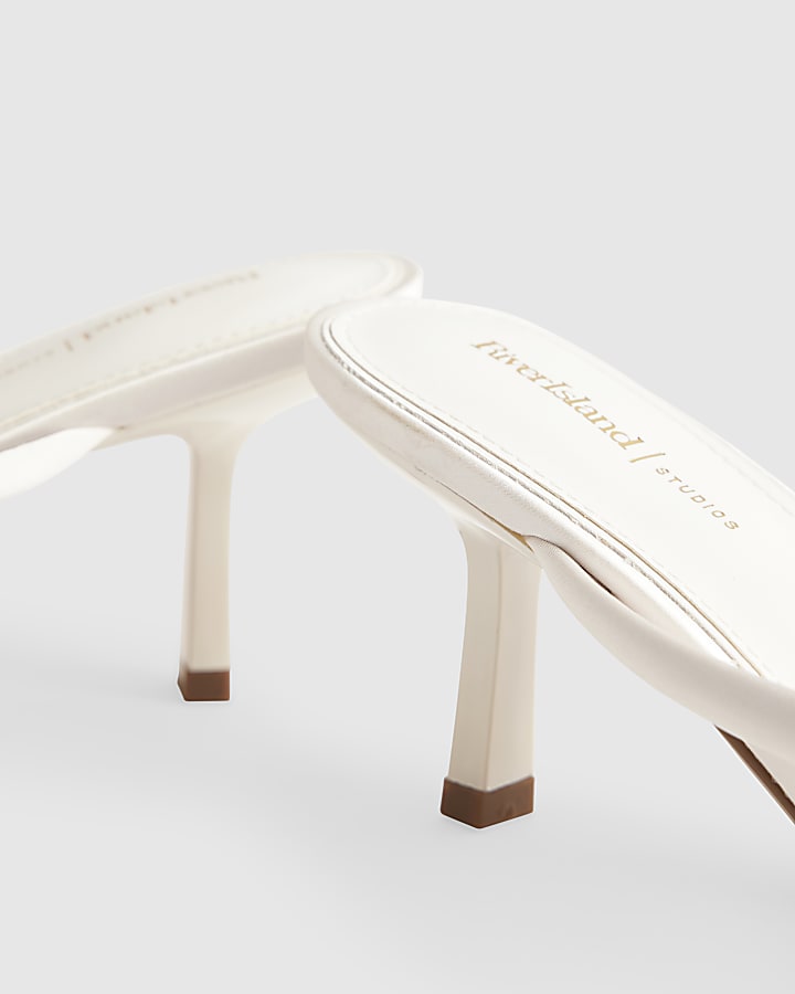 Cream Pearl Toe Thong Low heel Sandals