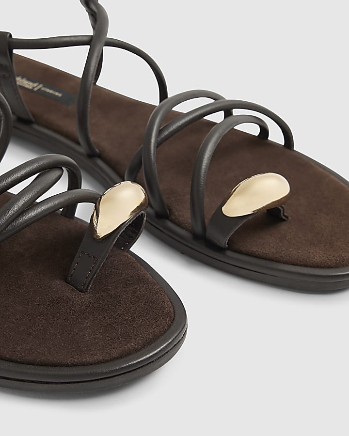 Brown Leather Metal Toe Loop Flat Sandals
