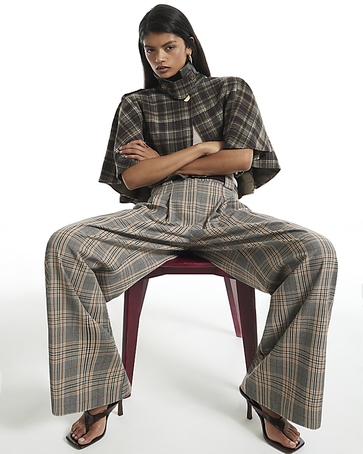 Brown Check Collared Short Cape
