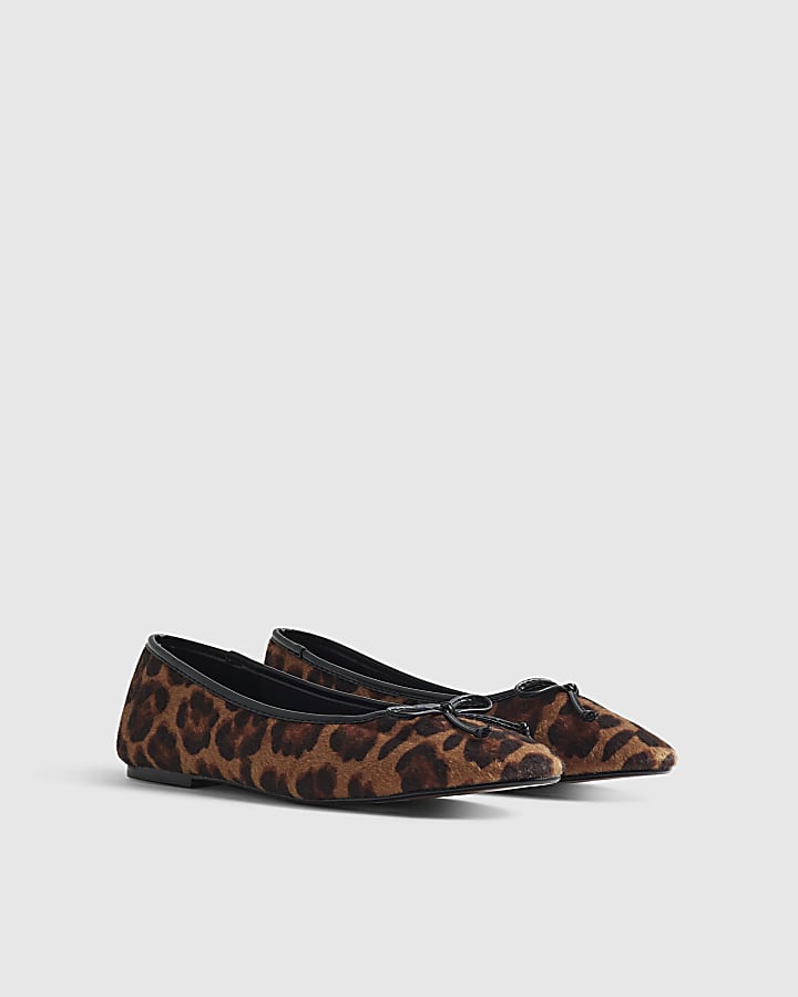Brown Wide Faux Hair On Leather Leopard Pumps