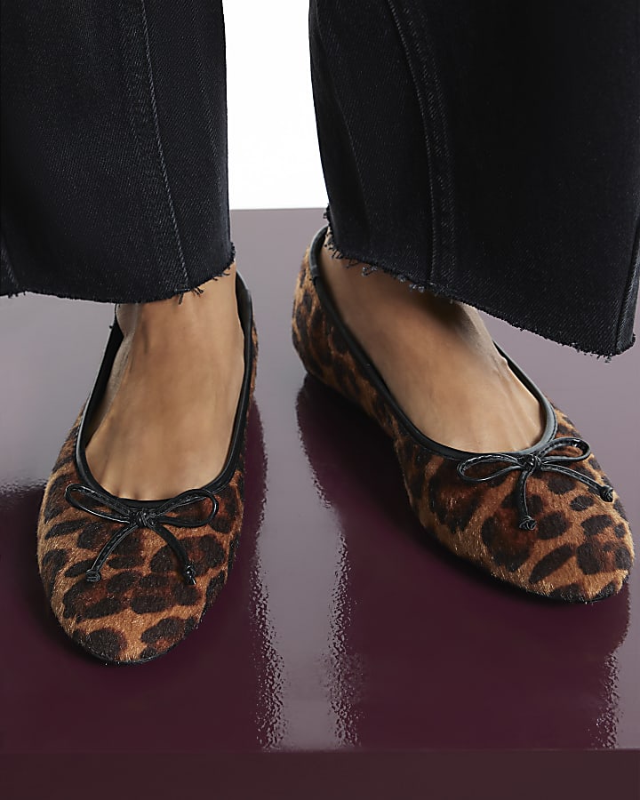 Brown Wide Faux Hair On Leather Leopard Pumps