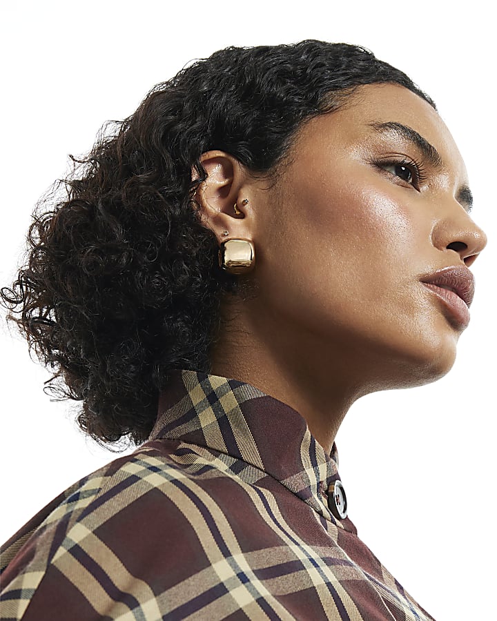 Gold Wide Polished Huggie Hoops
