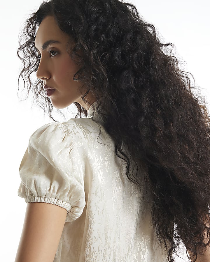 White Jacquard Puff Sleeve Frogging Blouse