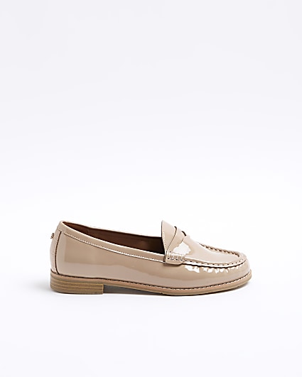 Beige patent loafers