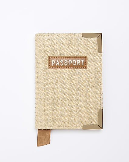 Beige raffia passport cover