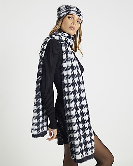 Black Dogtooth Print Hat and Scarf Set
