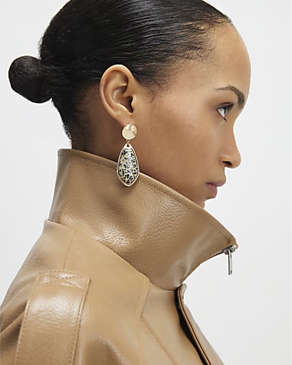 Beige spot print drop earrings
