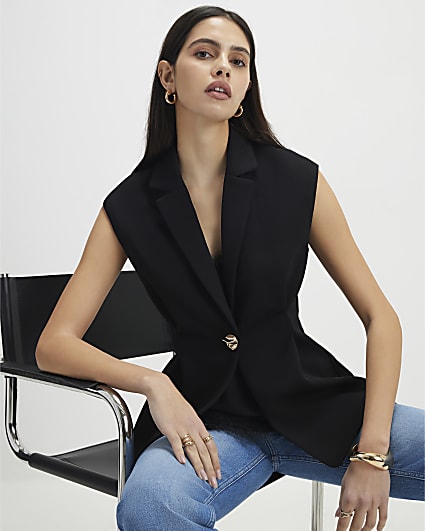 Black Sleeveless Cinched Waist Blazer