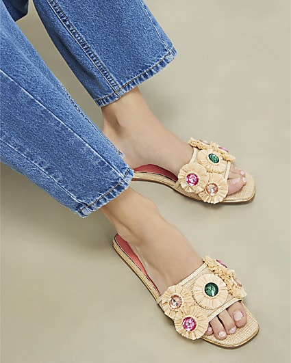 Beige Flower Raffia Flat Sandals