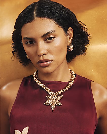 Gold Short Hibiscus Necklace