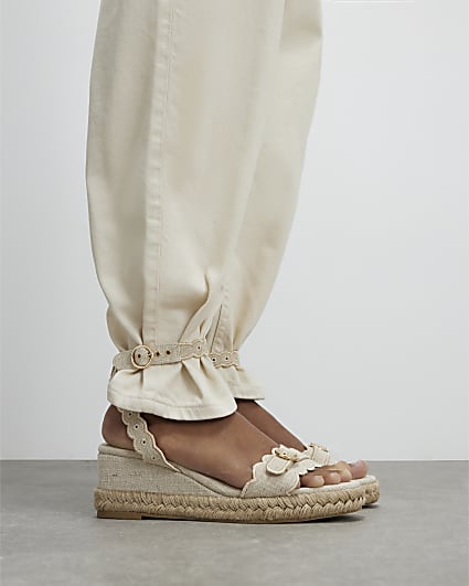 Beige Scallop Trim Wedges