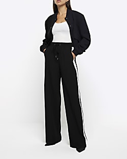 Wide legged jogging discount bottoms