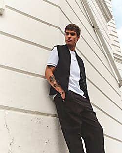 Black regular fit quilted gilet