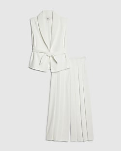 Girls White Sleeveless Blazer Set