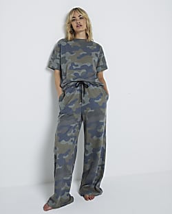 Green camo wide leg joggers