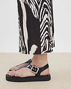 Black Toe Thong Footbed Sandals