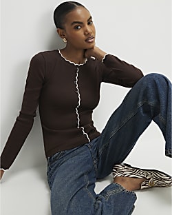 Brown Long Sleeve Scallop Trim Ribbed Top