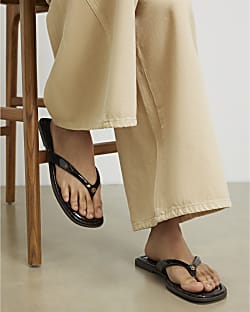 Brown Patent Tortoiseshell Toe Thong Sandals