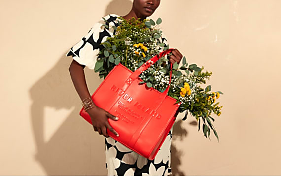 Mother’s Day Gifts To Buy And Hint For