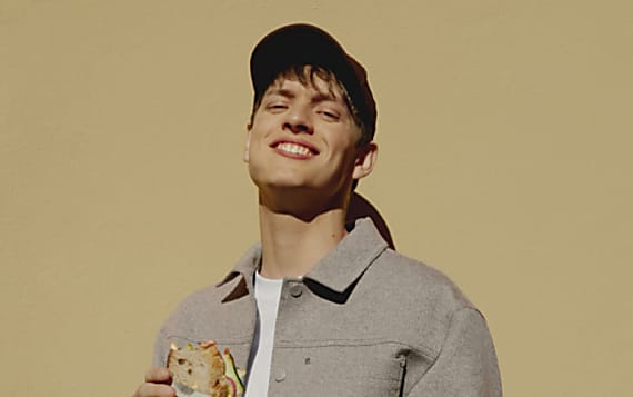 MUST HAVE: THE TWILL JACKET