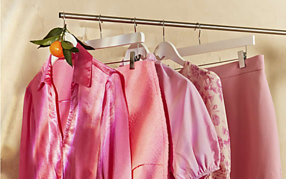 How to wear pink