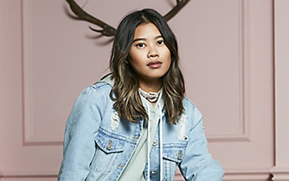 Yanin Namasonthi: Smart And Casual