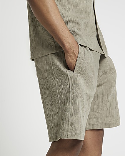 Khaki regular fit plisse shorts