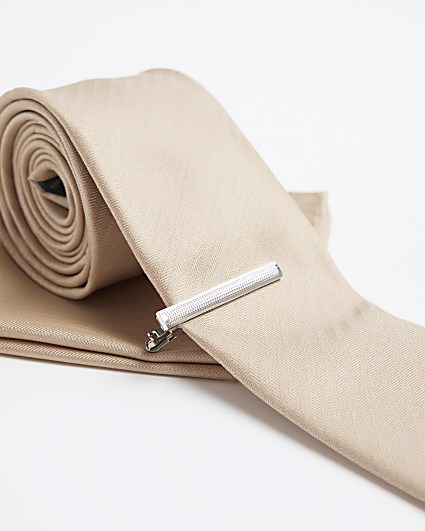 Beige herringbone tie and handkerchief set