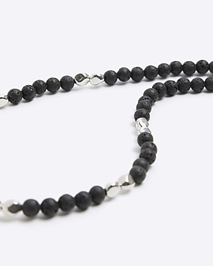 Black irregular beaded necklace