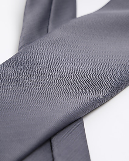 Grey herringbone core tie