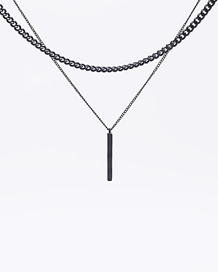 Black multirow necklace