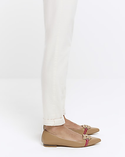 Beige chain detail pointed loafers