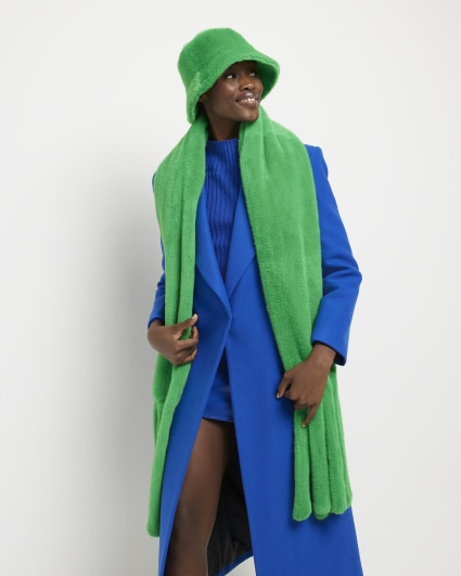 Green oversized furry scarf