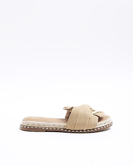 Beige twisted flat sandals