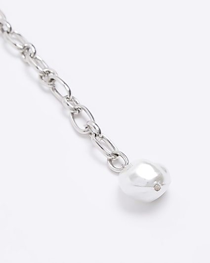 Silver colour pearl pendant necklace