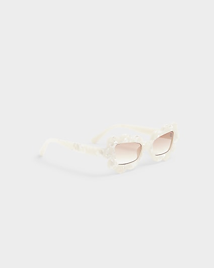 Cream scalloped edge cateye sunglasses