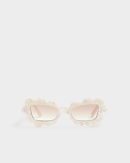 Cream scalloped edge cateye sunglasses