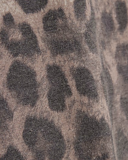 Petite brown cropped leopard print t-shirt