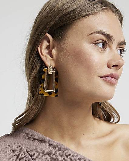 Gold tortoiseshell drop earrings