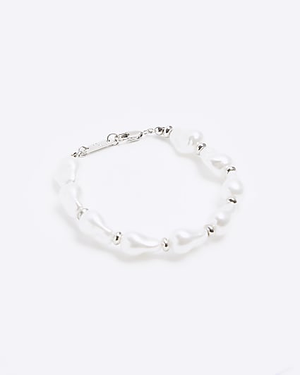 White pearl bracelet