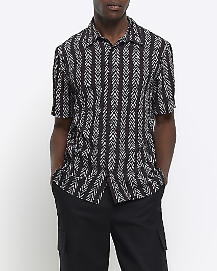 Black regular fit crinkle arrow print shirt