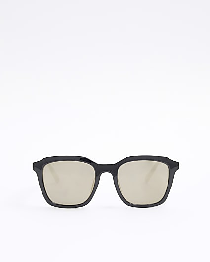 Black square sunglasses