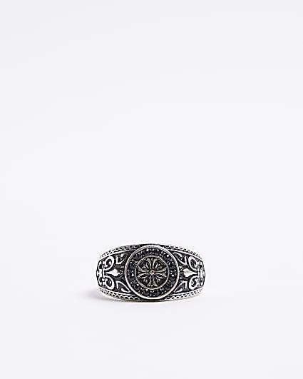 Black decorated round ring