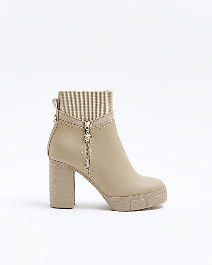 Cream wide fit side zip heeled ankle boots