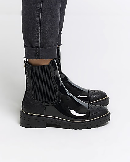 Black quilted chelsea boots