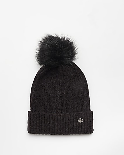 Black knit pom beanie