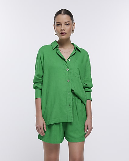 Green shorts with linen