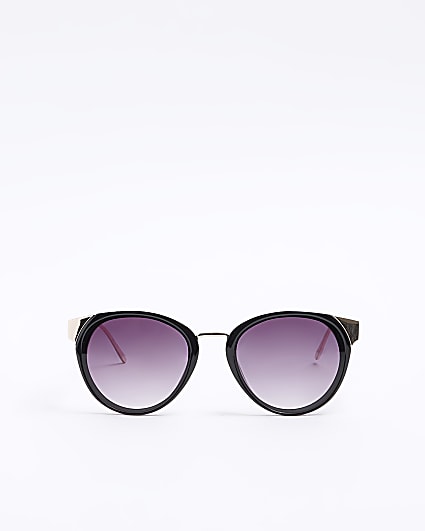 Black cat eye sunglasses