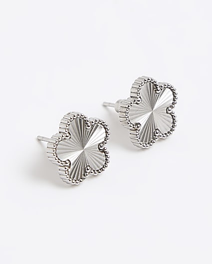 Silver flower stud earrings